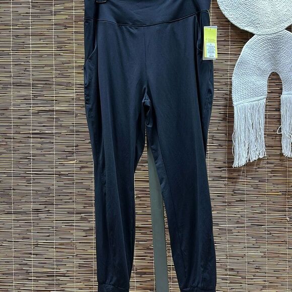 All in motion Size L - Picture 1 of 2